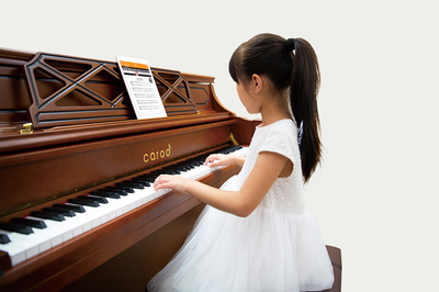 孩子學(xué)琴不用愁 卡羅德&middot;云上鋼琴讓你做躺贏式家長(zhǎng)